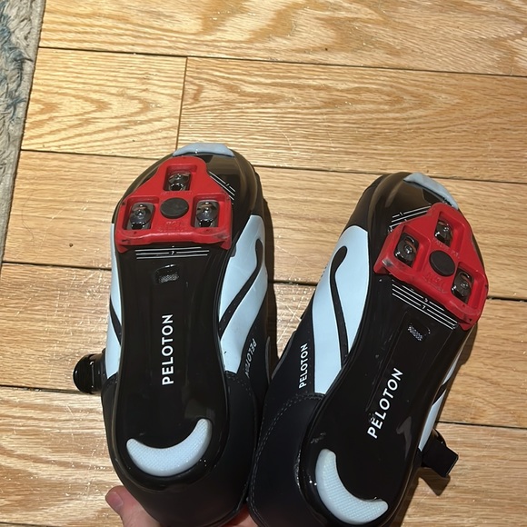 NWT PELETON BIKE SHOES - Picture 4 of 4